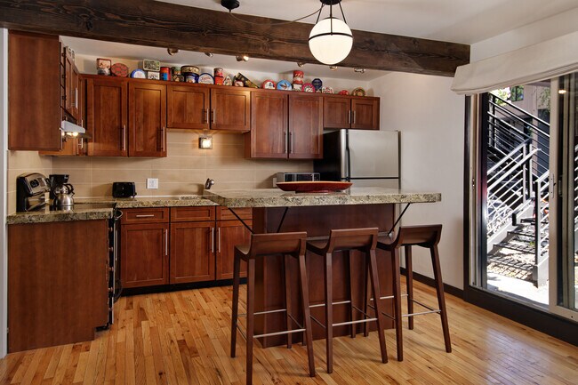 Foto del edificio - 1039 E Cooper Ave