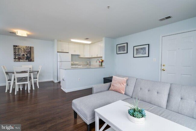 Foto del edificio - 631 Constellation Square SE