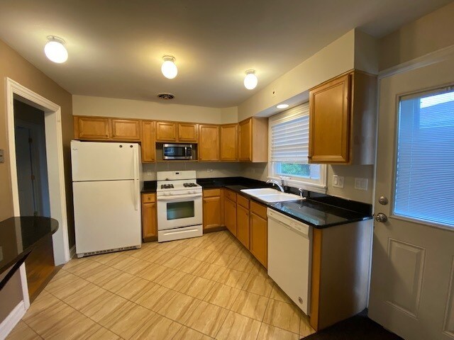 Foto del edificio - 563 Sumac Rd