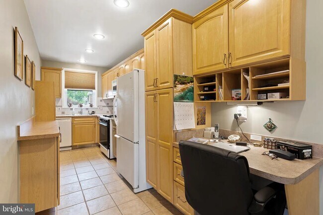 Foto del edificio - 2439 Cedar Ln