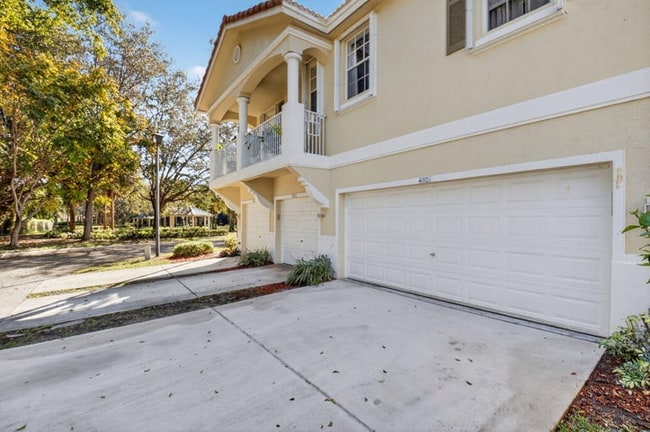 Photo - 4801 N Wickham Cir Townhome