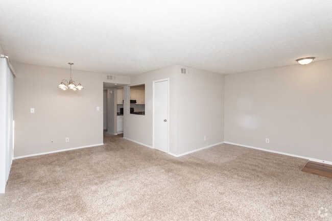 1BR, 1BA - 900 SF - Mirador at Peach Tree
