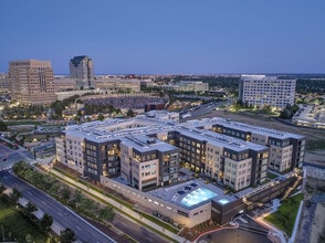 Building Photo - The Avant