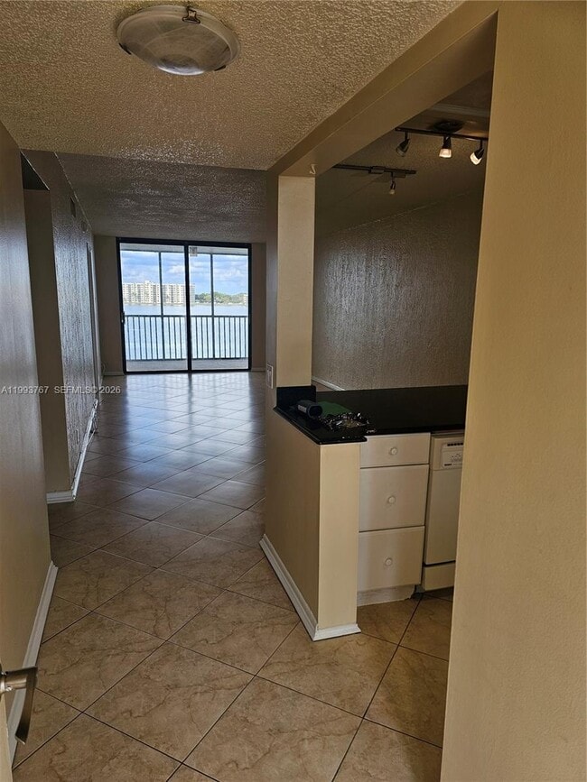 Building Photo - 114 Lake Emerald Dr