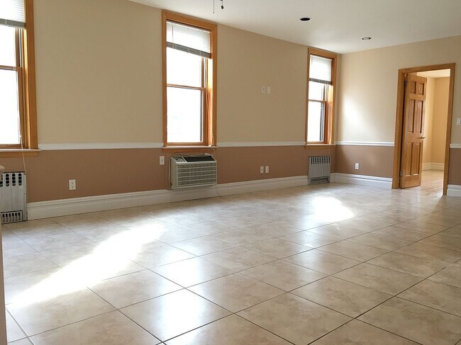 Building Photo - 2849 45th St