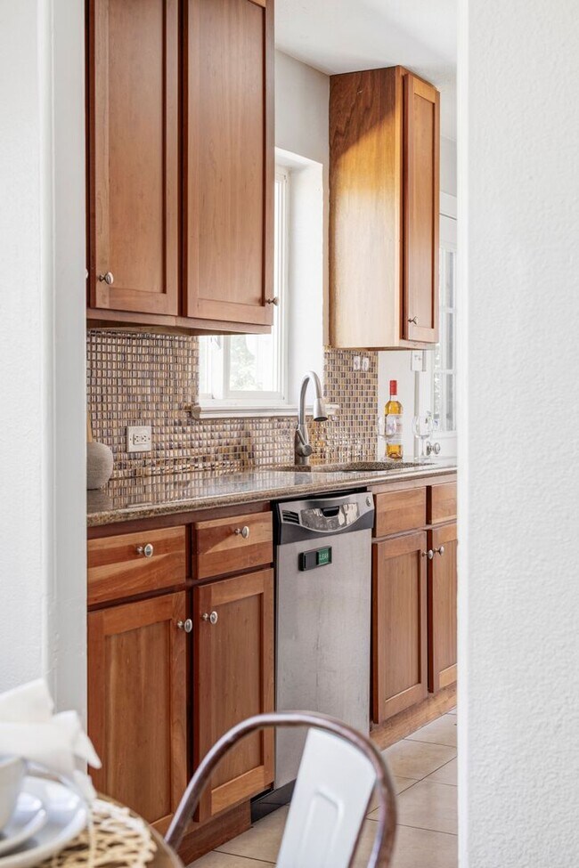Building Photo - Spectacular 3-Bedroom, 2-Bathroom Home – M...