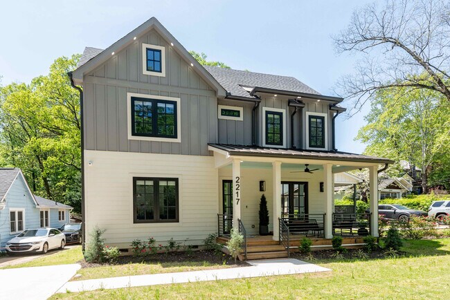 Foto del edificio - 2217 Ridgedale Rd NE