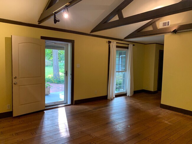 master bedroom - 400 Larch Ln