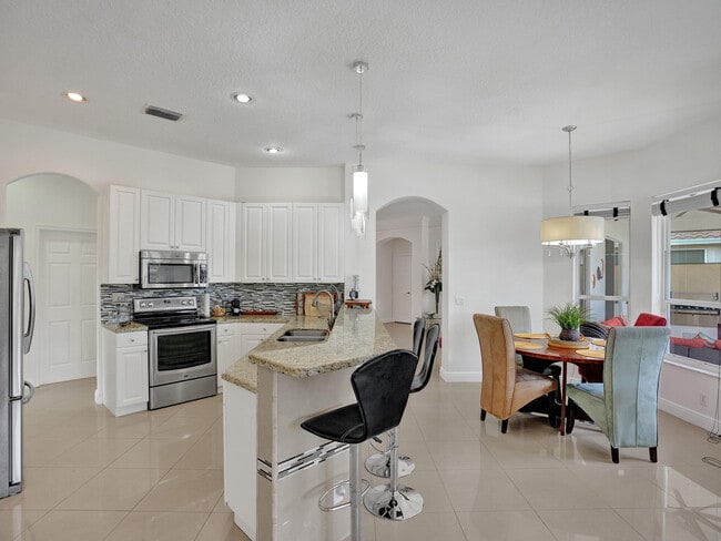 Building Photo - 7053 Oakshire Ct