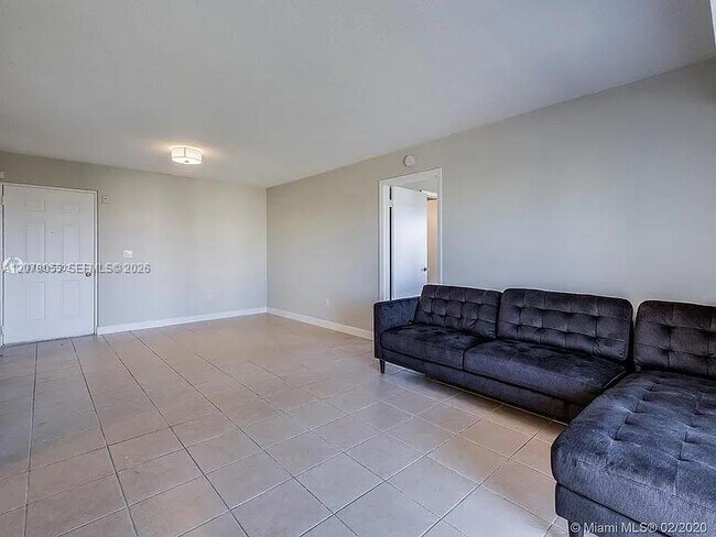 Foto del edificio - 8240 SW 210th St