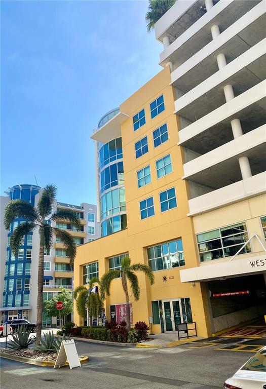 Foto principal - 1120 E Kennedy Blvd