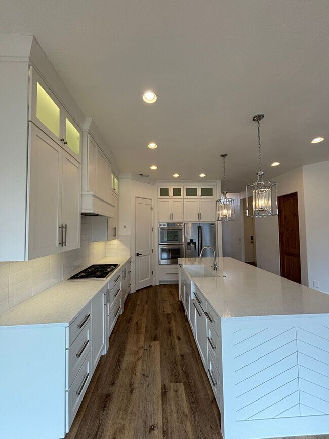Foto del edificio - Large upgraded home