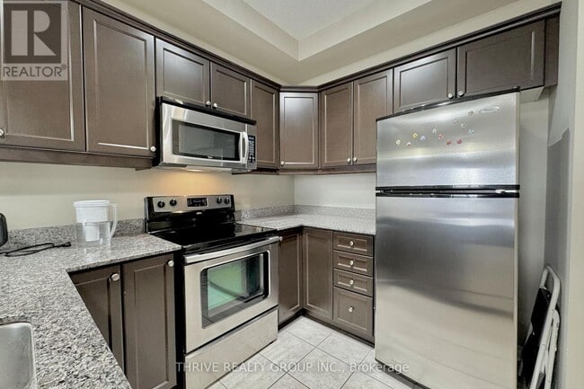 Photo du bâtiment - 1030 Coronation Dr