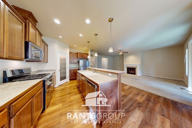 Foto del edificio - Beautiful 5 Bedroom 4 Bath Home in the sou...