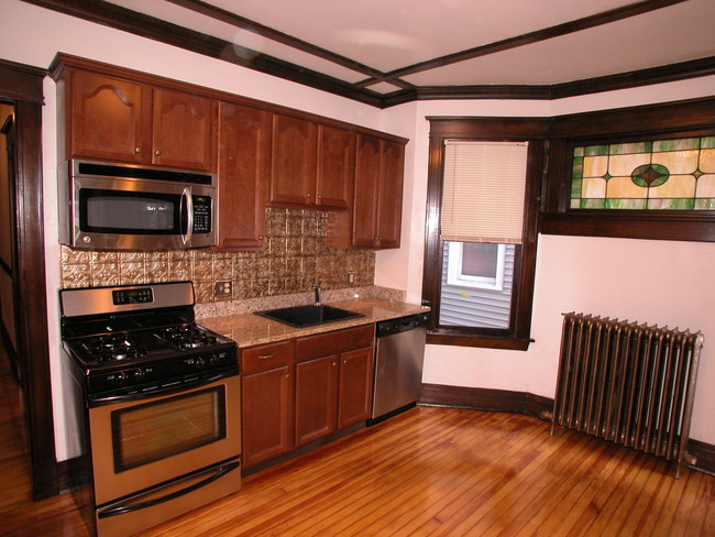 Beautiful Kitchen - 208 Ontario St