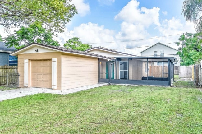 Building Photo - 6427 Summit Dr