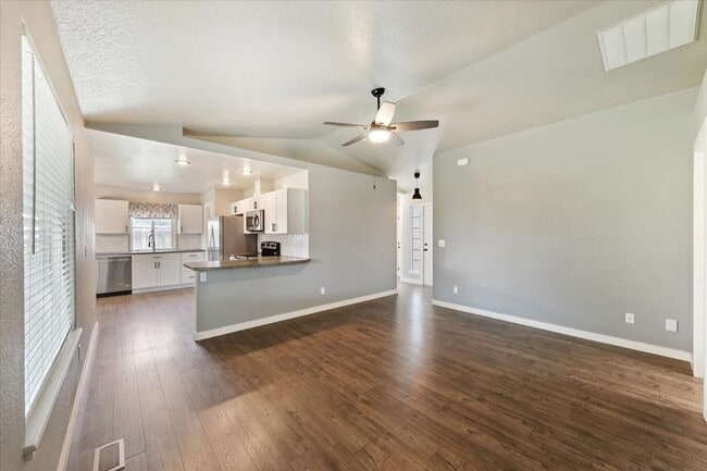 Building Photo - Stylish 3-Bed Home with Spacious Backyard ...