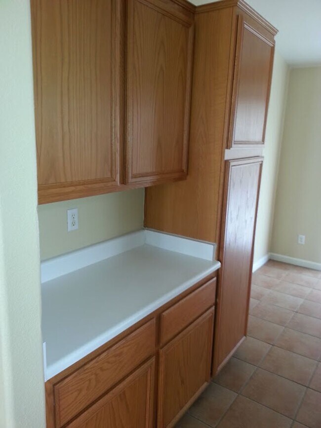 Building Photo - WONDERFUL SINGLE FAMILY HOME IS READY FOR YOU