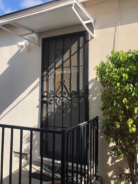 Building Photo - 25738 Crest Rd