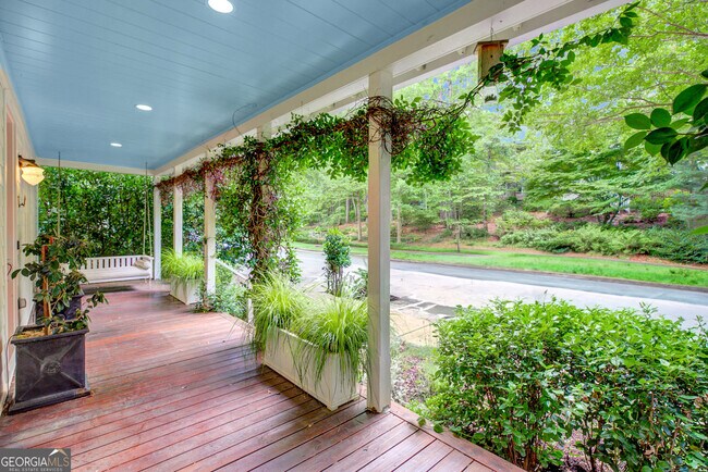 Foto del edificio - 9043 Selborne Ln