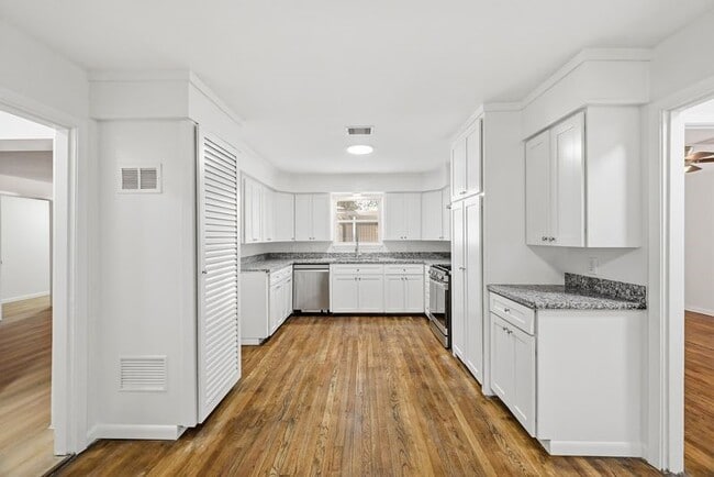 Foto del edificio - 2409 Estate Dr