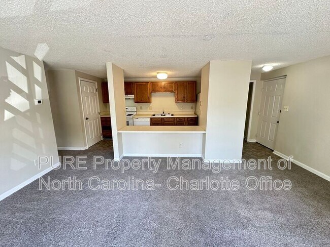 Foto del edificio - 9520 Shannon Green Dr