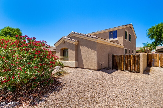 Building Photo - 252 W Blue Lagoon Dr