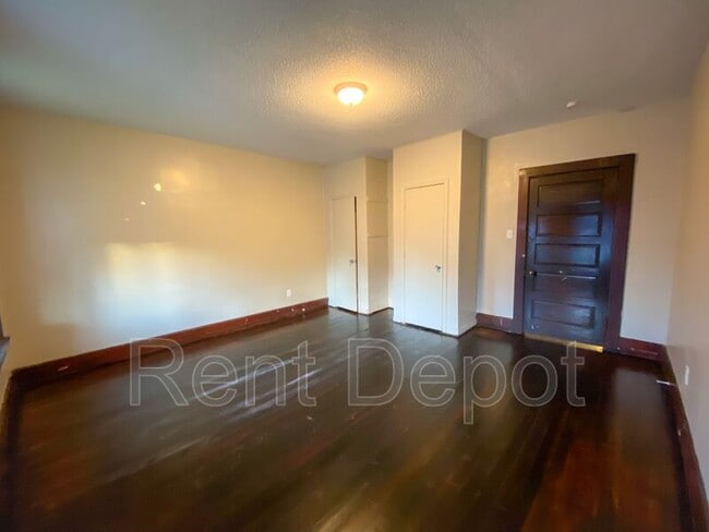 Building Photo - 304 S Grand Ave