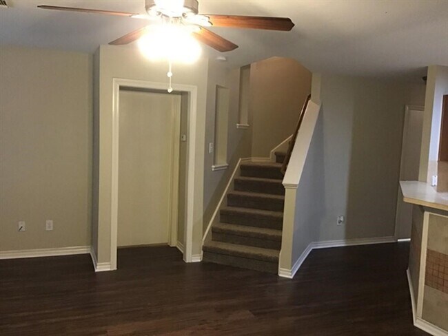 Foto del edificio - 2218 Shady Pine Dr