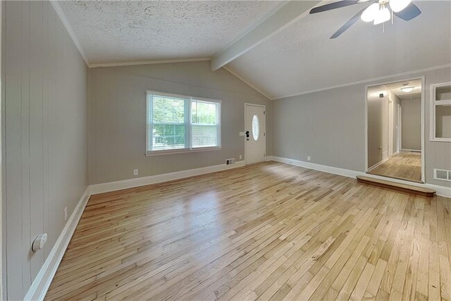 Building Photo - 605 Huckleberry Rd
