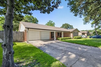Building Photo - 5310 Indigo St