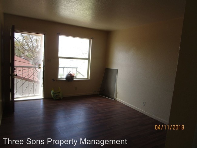 Building Photo - 511 Candelaria Rd NW