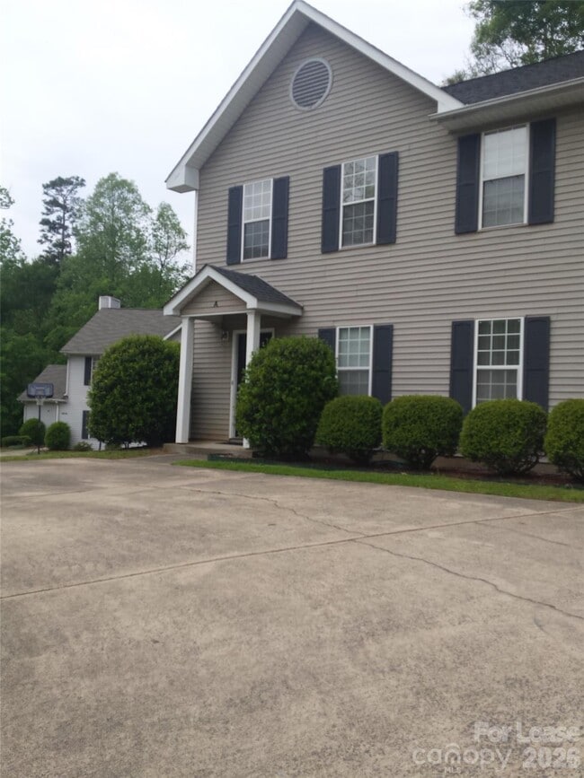 Building Photo - 802 Selwyn Oaks Ct