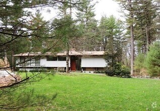 Building Photo - 60 Garnet Rock Ln