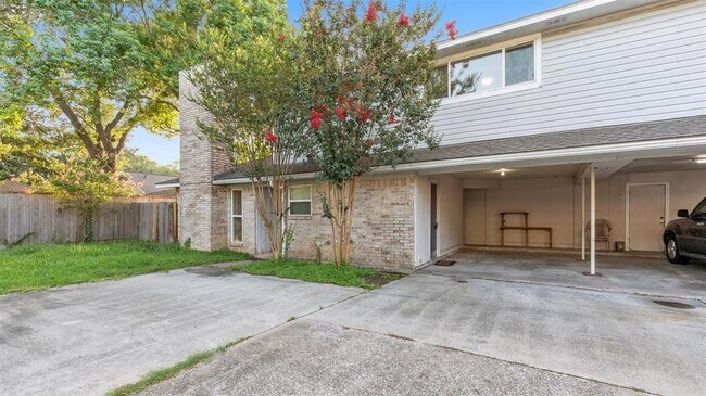 Building Photo - 10810 Sugar Hill Dr