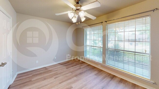 Foto del edificio - 4828 Curzon Ave