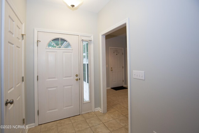 Building Photo - 110 Ravenglass Dr