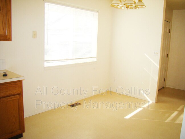 Building Photo - 220 Gary Dr