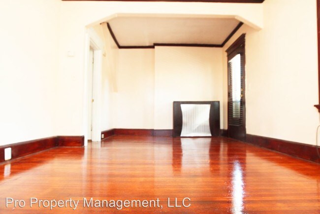 Building Photo - 215 Boyden St