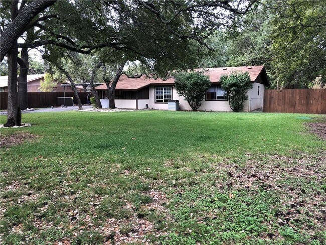 Building Photo - 1902 Lone Oak Dr
