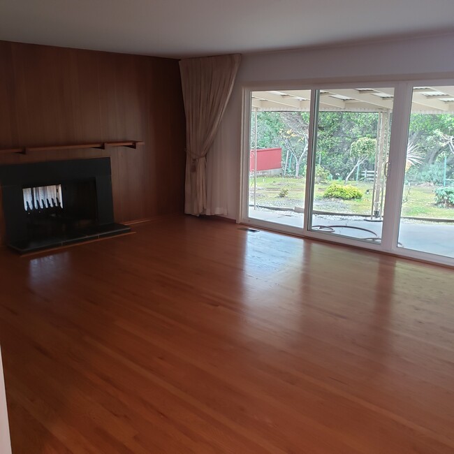 Living room - 2835 Arguello Dr