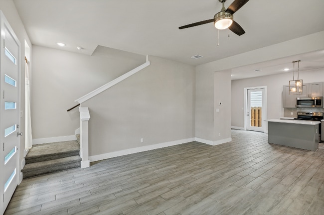 Building Photo - 226 Rainbow Dr