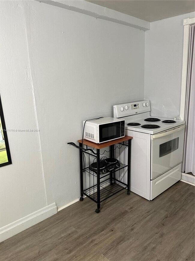 Foto del edificio - 4790 SW 65th Ave