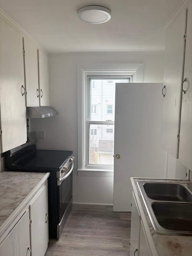 Cooking area - 121 Bonney St