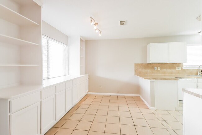 Foto del edificio - 29127 Waltham St
