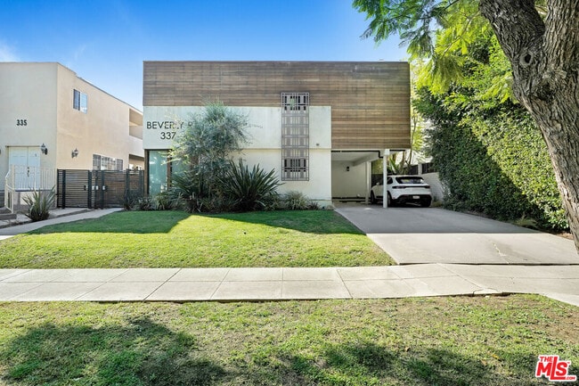Building Photo - 337 N Oakhurst Dr