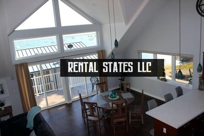 Building Photo - 2 bedroom in Half Moon Bay CA 94019