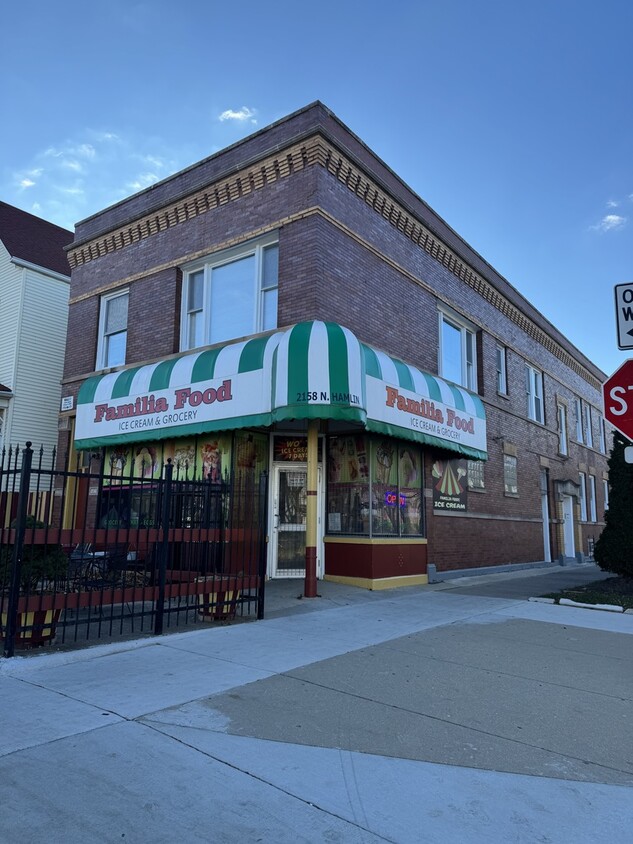 Foto principal - 2158 N Hamlin Ave