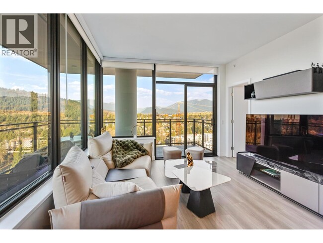 Building Photo - 626 Claremont St