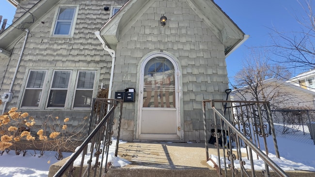 Building Photo - 710 S Mills St